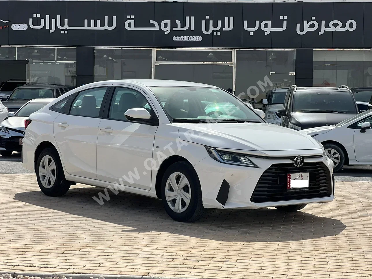 تويوتا ياريس 2023 اوتوماتيك 70,000 كم 4 سلندر سحب امامي سيدان أبيض