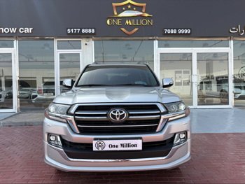 تويوتا  لاند كروزر  جي اكس ار - غراند تورينغ  2020  اوتوماتيك  21,976 كم  8 سلندر  دفع رباعي  اس يو في  رمادي