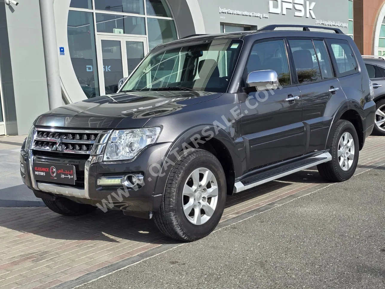 ميتسوبيشي باجيرو 3.5 2020 اوتوماتيك 44,000 كم 6 سلندر دفع رباعي اس يو في رمادي