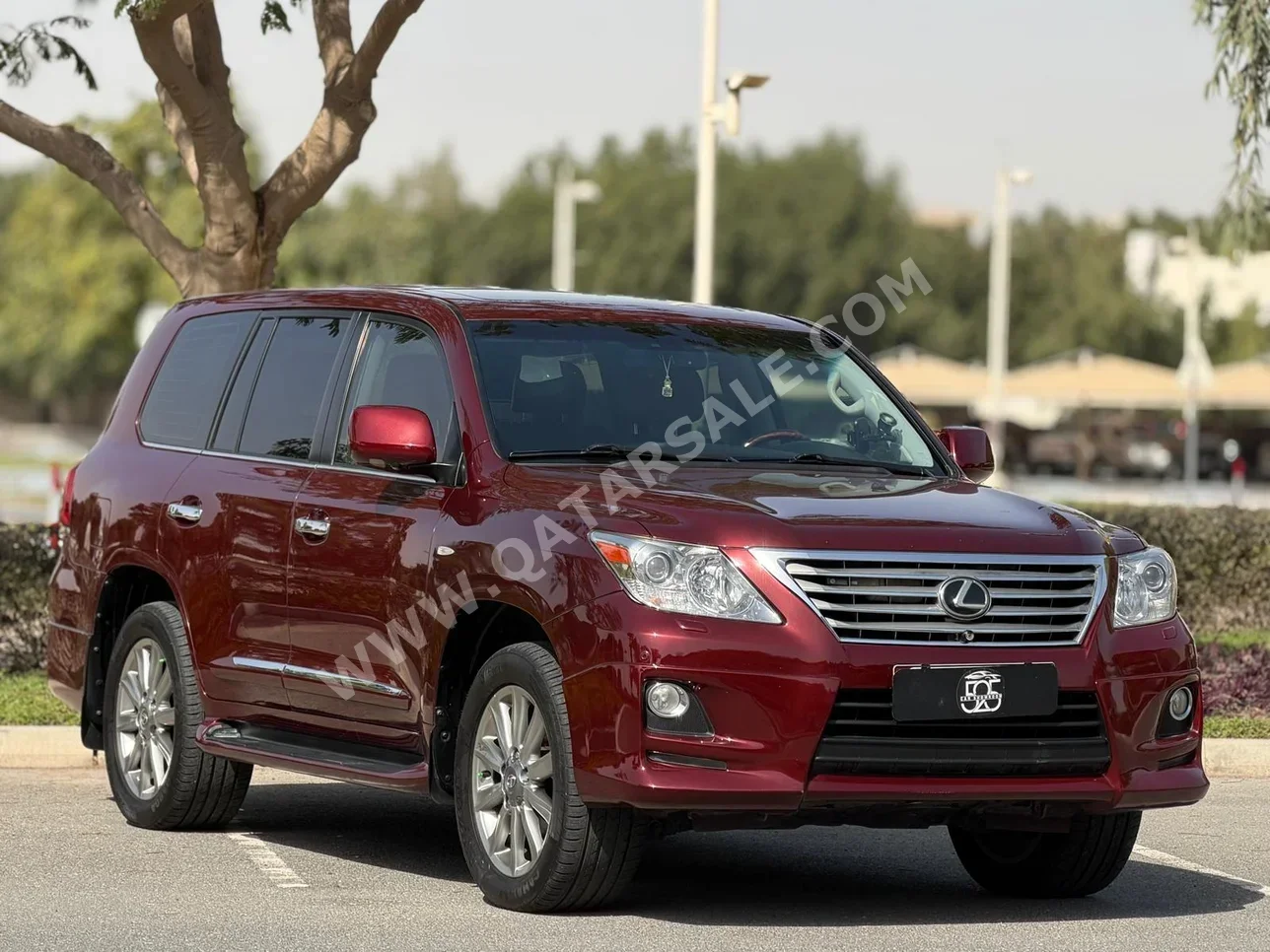 لكزس ال اكس 570 2011 اوتوماتيك 250,000 كم 8 سلندر دفع رباعي اس يو في عنابي