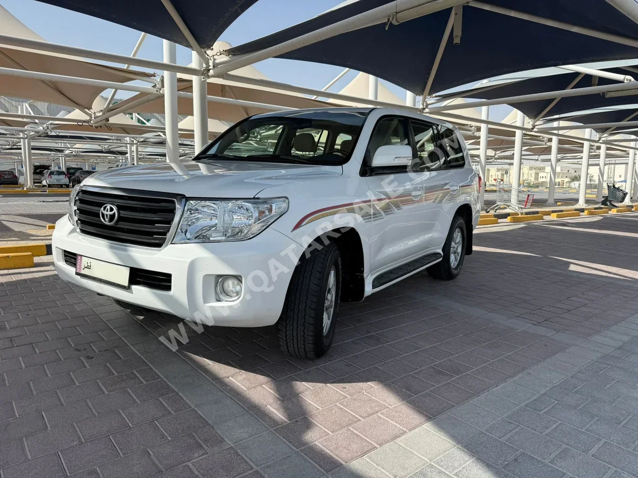 تويوتا لاند كروزر جي اكس 2013 اوتوماتيك 360,000 كم 6 سلندر دفع رباعي اس يو في أبيض