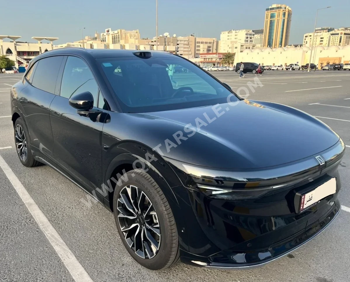 Zeekr  7X  2025  Automatic  4,500 Km  0 Cylinder  All Wheel Drive (AWD)  SUV  Black  With Warranty