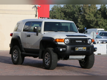 Toyota  FJ Cruiser  2022  Automatic  35,000 Km  6 Cylinder  Four Wheel Drive (4WD)  SUV  White