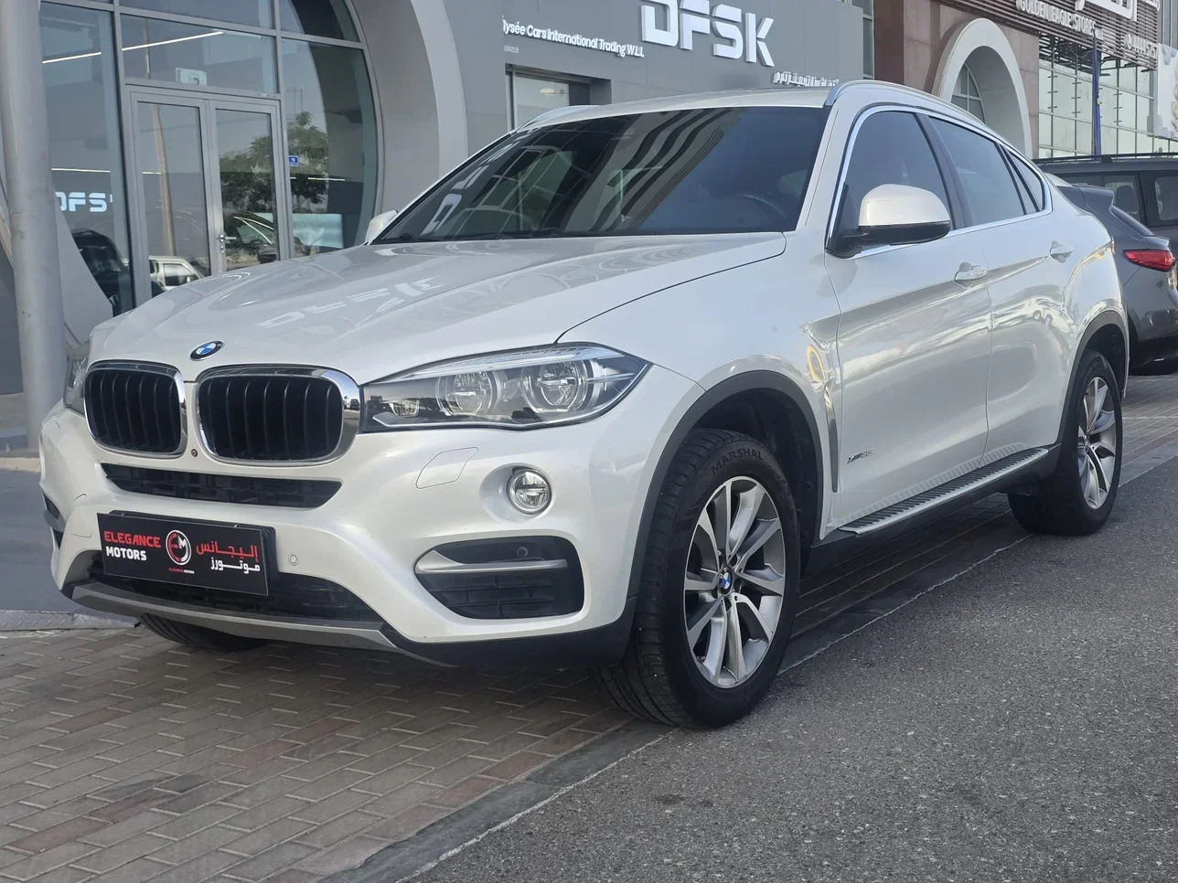 بي ام دبليو الفئة - اكس اكس 6 2016 اوتوماتيك 133,000 كم 6 سلندر دفع رباعي اس يو في أبيض