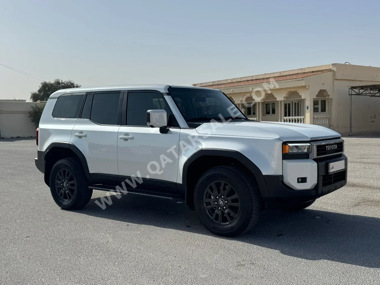 تويوتا  برادو  2025  اوتوماتيك  9,000 كم  4 سلندر  دفع رباعي  اس يو في  أبيض  تحت الضمان