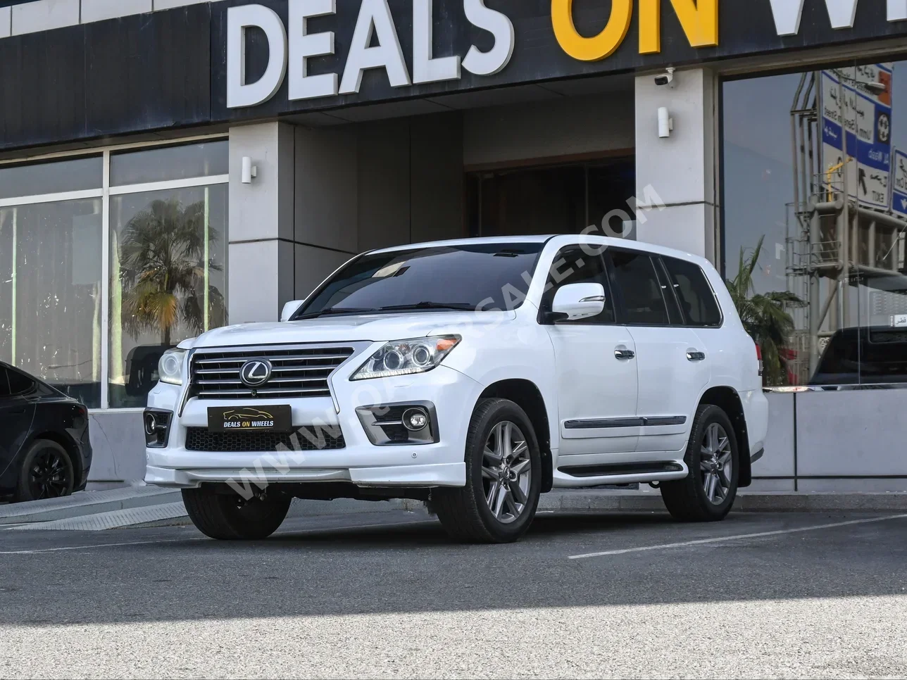 Lexus LX 570 S 2014 Automatic 249,000 Km 8 Cylinder Four Wheel Drive (4WD) SUV White