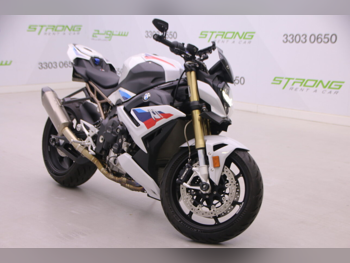 بي ام دبليو  اس1000 ار ار -  2022 - اللون ابيض -  الضمان