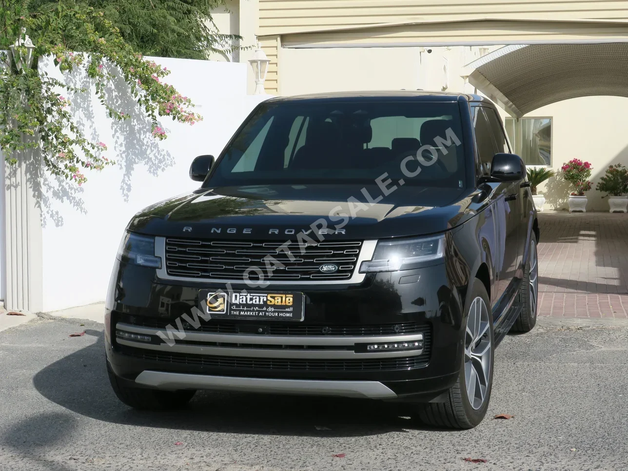 Land Rover  Range Rover  Vogue SE  2025  Automatic  21,000 Km  6 Cylinder  Four Wheel Drive (4WD)  SUV  Black  With Warranty