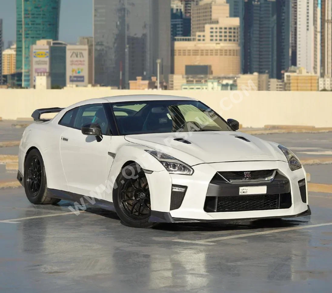 نيسان جي تي - آر 2009 اوتوماتيك 149,000 كم 6 سلندر دفع خلفي كوبيه \ سبورت أبيض