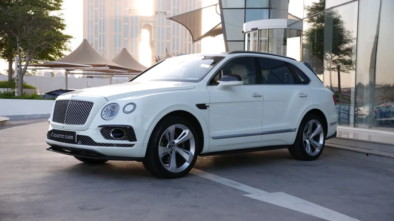 بنتلي بينتايجا 2017 اوتوماتيك 99,000 كم 12 سلندر دفع رباعي اس يو في أبيض