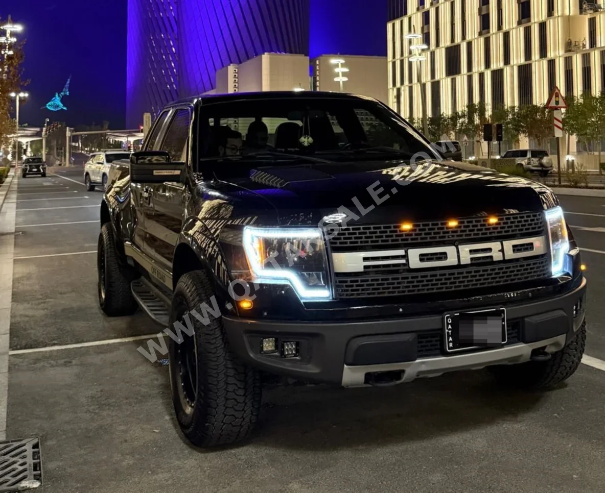 فورد رابتر أس في تي 2014 اوتوماتيك 142,000 كم 8 سلندر دفع رباعي بيكب أسود