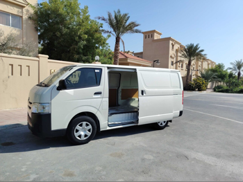 Toyota  Hiace  2022  Manual  42,000 Km  4 Cylinder  Rear Wheel Drive (RWD)  Van / Bus  White