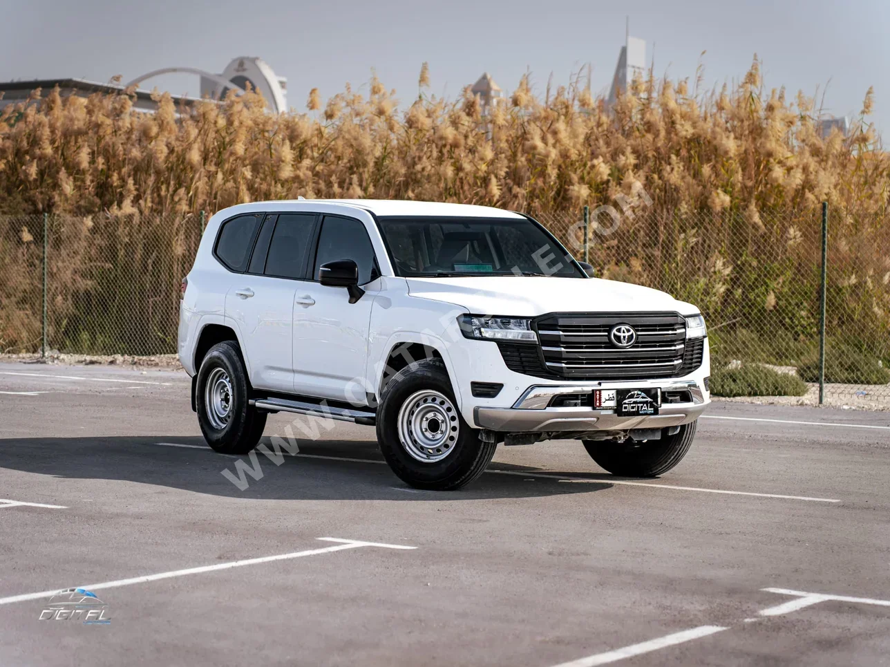 تويوتا  لاند كروزر  جي اكس  2023  اوتوماتيك  93,300 كم  6 سلندر  دفع رباعي  اس يو في  أبيض