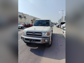 Toyota  Land Cruiser  LX  2022  Manual  130,000 Km  6 Cylinder  Four Wheel Drive (4WD)  Pick Up  White