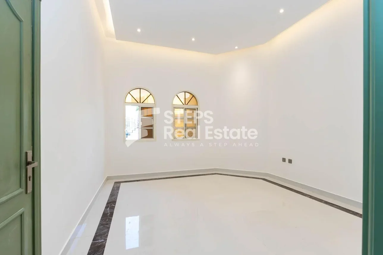 مُجَمَّع  - غير مفروشة  - الدوحة  - لقطيفية  - 7 غرف نوم