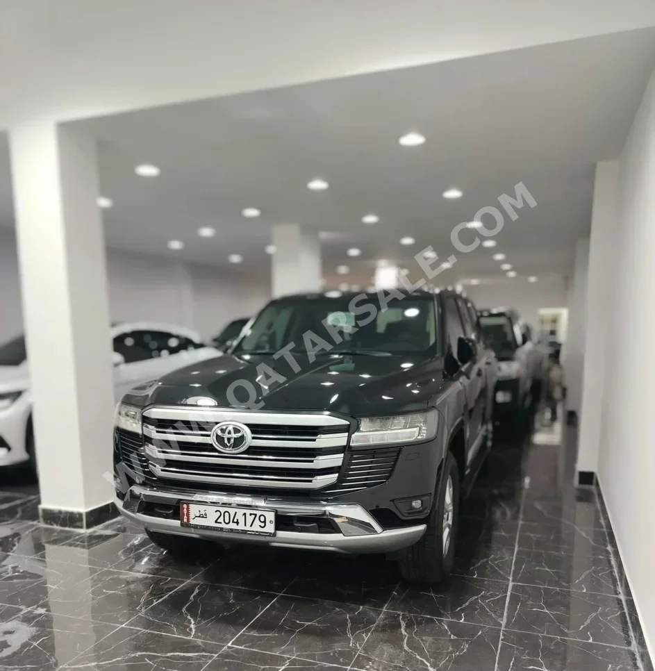 Toyota  Land Cruiser  GXR  2025  Automatic  490 Km  6 Cylinder  Four Wheel Drive (4WD)  SUV  Black  With Warranty