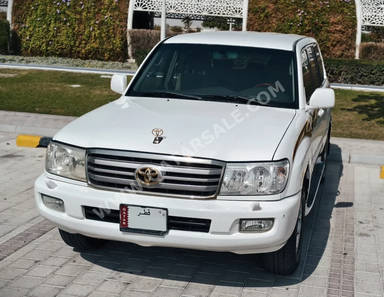 تويوتا  لاند كروزر  في اكس ار  2006  اوتوماتيك  456,000 كم  8 سلندر  دفع رباعي  اس يو في  أبيض
