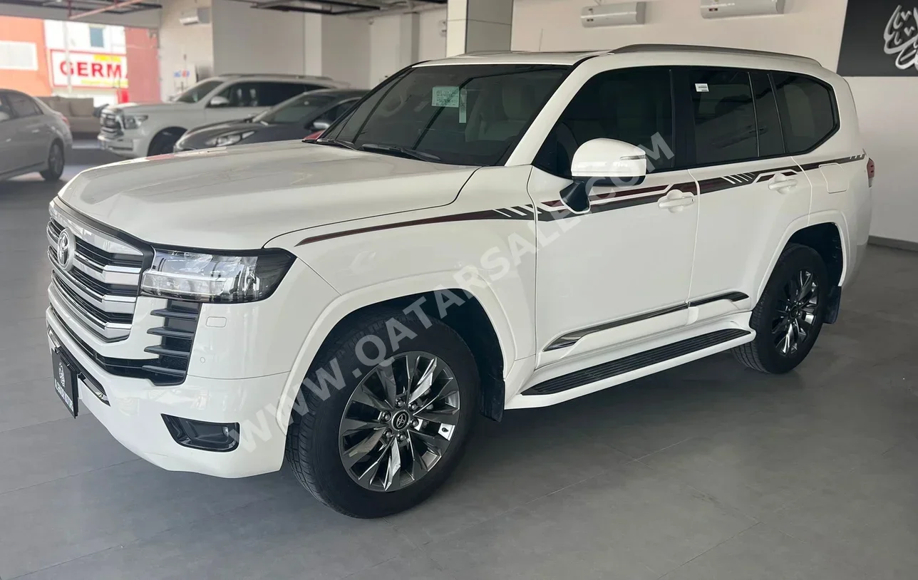 Toyota  Land Cruiser  GXR Twin Turbo  2025  Automatic  14,000 Km  6 Cylinder  Four Wheel Drive (4WD)  SUV  White  With Warranty