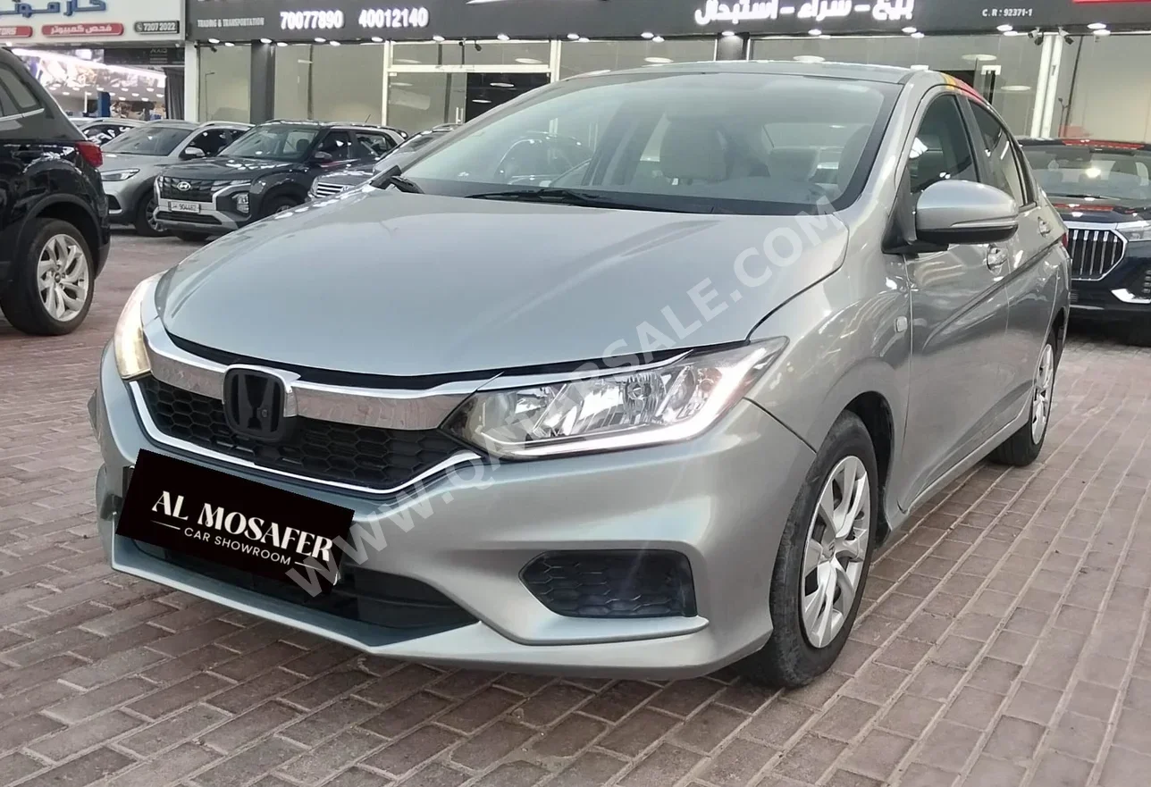 هوندا  سيتي  2020  اوتوماتيك  115,000 كم  4 سلندر  سحب امامي  سيدان  فضي