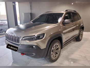 جييب  شيروكي  تريل هوك  2020  اوتوماتيك  35,000 كم  6 سلندر  دفع رباعي  اس يو في  ذهبي