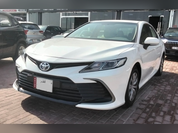تويوتا  كامري  أل اي  2023  اوتوماتيك  57,000 كم  4 سلندر  سحب امامي  سيدان  أبيض  تحت الضمان