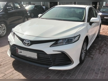 تويوتا  كامري  أل اي  2023  اوتوماتيك  50,000 كم  4 سلندر  سحب امامي  سيدان  أبيض  تحت الضمان