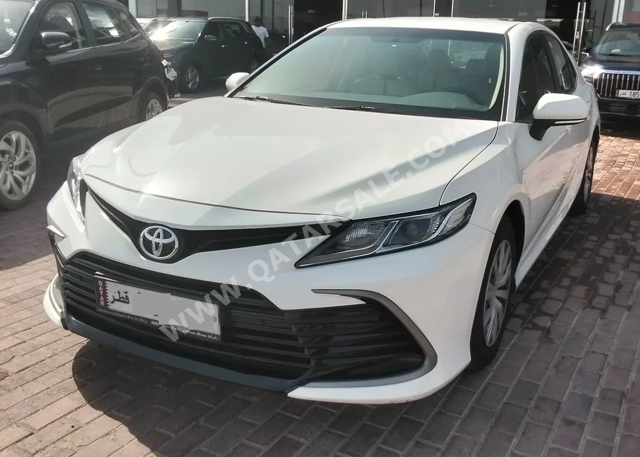 تويوتا  كامري  أل اي  2023  اوتوماتيك  50,000 كم  4 سلندر  سحب امامي  سيدان  أبيض  تحت الضمان