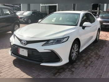 تويوتا  كامري  أل اي  2023  اوتوماتيك  88,000 كم  4 سلندر  سحب امامي  سيدان  أبيض  تحت الضمان