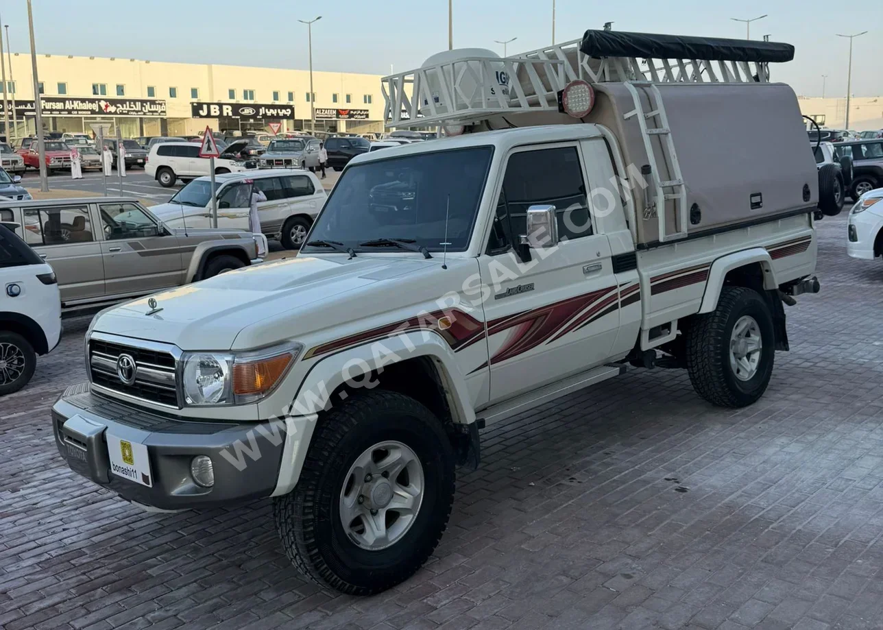 Toyota  Land Cruiser  LX  2012  Manual  68,000 Km  6 Cylinder  Four Wheel Drive (4WD)  Pick Up  White