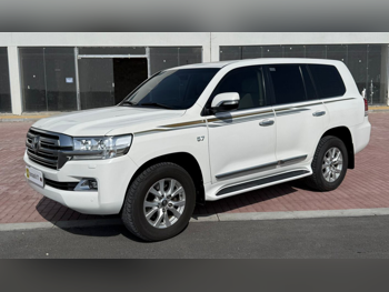 Toyota  Land Cruiser  VXR  2018  Automatic  95,000 Km  8 Cylinder  Four Wheel Drive (4WD)  SUV  White