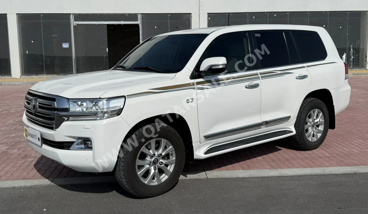Toyota  Land Cruiser  VXR  2018  Automatic  95,000 Km  8 Cylinder  Four Wheel Drive (4WD)  SUV  White