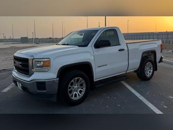 GMC  Sierra  1500  2014  Automatic  271,000 Km  8 Cylinder  Four Wheel Drive (4WD)  Pick Up  White