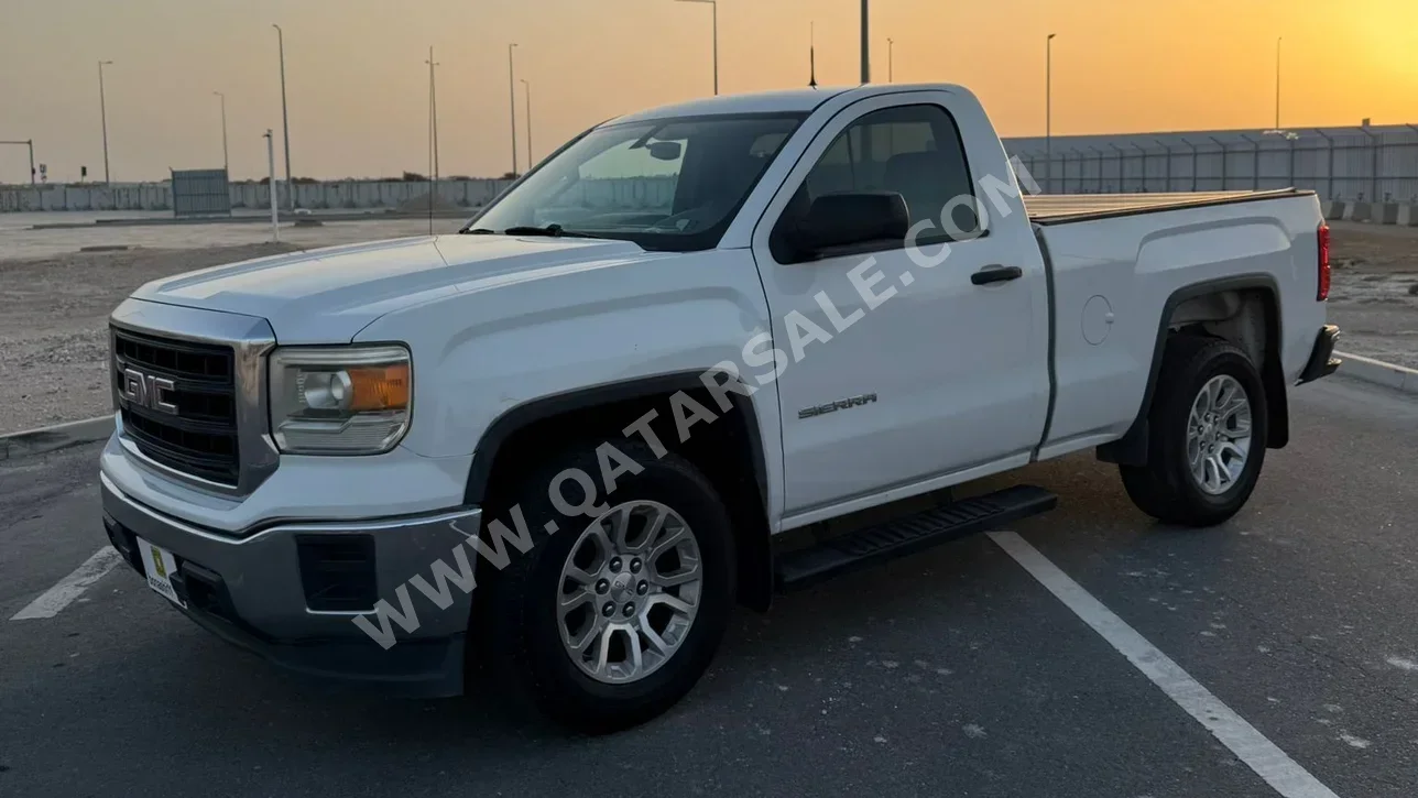 GMC  Sierra  1500  2014  Automatic  271,000 Km  8 Cylinder  Four Wheel Drive (4WD)  Pick Up  White