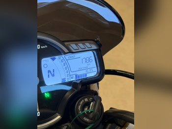 تريمف  سكرامبلر 400 اكس -  2024 - اللون اخضر مطفي -  الضمان