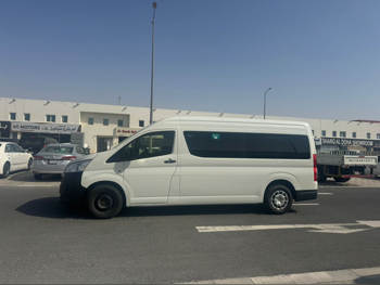 Toyota  Hiace  2022  Manual  290,000 Km  4 Cylinder  Rear Wheel Drive (RWD)  Van / Bus  White