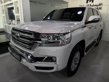 Toyota  Land Cruiser  GXR  2018  Automatic  146,000 Km  8 Cylinder  Four Wheel Drive (4WD)  SUV  White