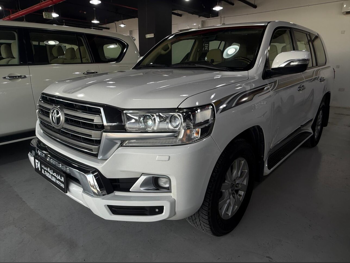 Toyota  Land Cruiser  GXR  2017  Automatic  286,000 Km  8 Cylinder  Four Wheel Drive (4WD)  SUV  White