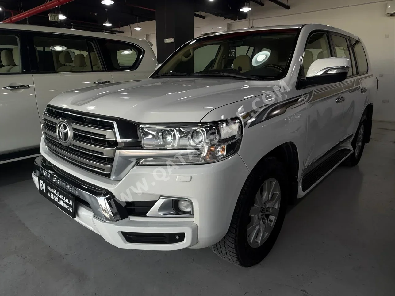 Toyota  Land Cruiser  GXR  2017  Automatic  286,000 Km  8 Cylinder  Four Wheel Drive (4WD)  SUV  White