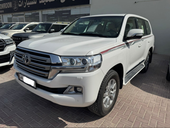 تويوتا  لاند كروزر  جي اكس ار  2021  اوتوماتيك  57,000 كم  6 سلندر  دفع رباعي  اس يو في  أبيض