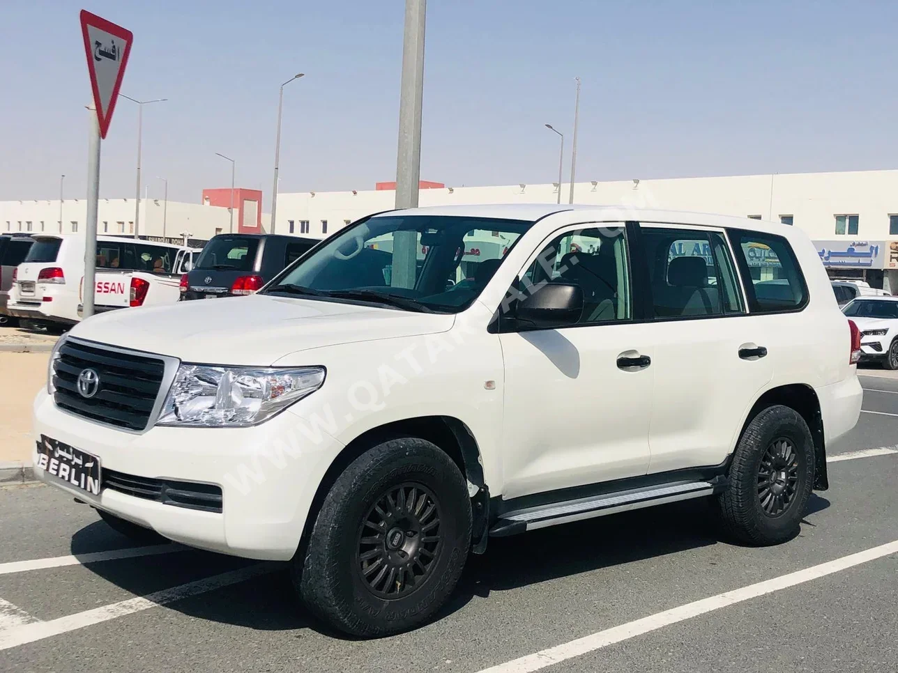 Toyota  Land Cruiser  G  2011  Automatic  312,000 Km  6 Cylinder  Four Wheel Drive (4WD)  SUV  White