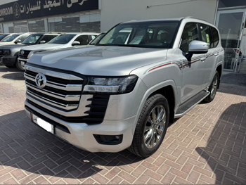 تويوتا  لاند كروزر  جي اكس ار توين توربو  2022  اوتوماتيك  99,000 كم  6 سلندر  دفع رباعي  اس يو في  فضي