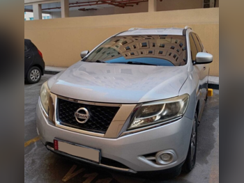 نيسان  باثفايندر  اس في  2015  اوتوماتيك  74,000 كم  6 سلندر  دفع كلي مستمر  اس يو في  رمادي