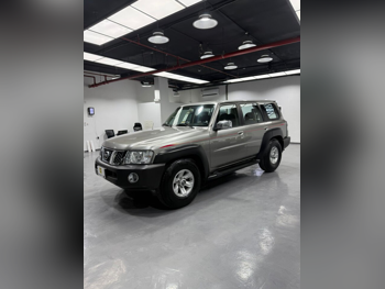 Nissan  Patrol  Safari  2009  Manual  271,375 Km  6 Cylinder  Four Wheel Drive (4WD)  SUV  Gray