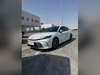 Toyota  Camry  GLX  2025  Automatic  18,564 Km  4 Cylinder  Front Wheel Drive (FWD)  Sedan  White  With Warranty