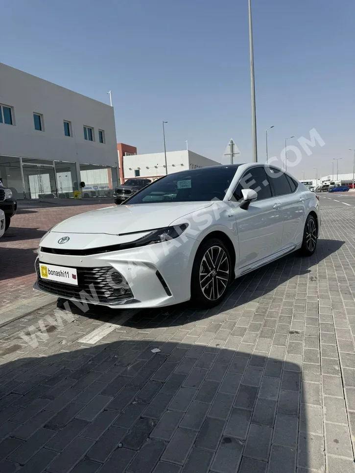 Toyota  Camry  GLX  2025  Automatic  18,564 Km  4 Cylinder  Front Wheel Drive (FWD)  Sedan  White  With Warranty