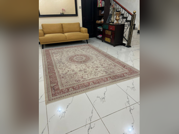 السجاد اللون البيج  متوسط  حسب الطلب  ايران  مستطيل  الزهور / زهرة  غرفة المعيشة