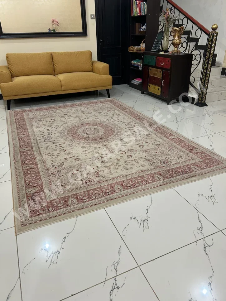السجاد اللون البيج  متوسط  حسب الطلب  ايران  مستطيل  الزهور / زهرة  غرفة المعيشة