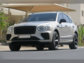 Bentley  Bentayga  S  2022  Automatic  39,000 Km  8 Cylinder  All Wheel Drive (AWD)  SUV  Gold