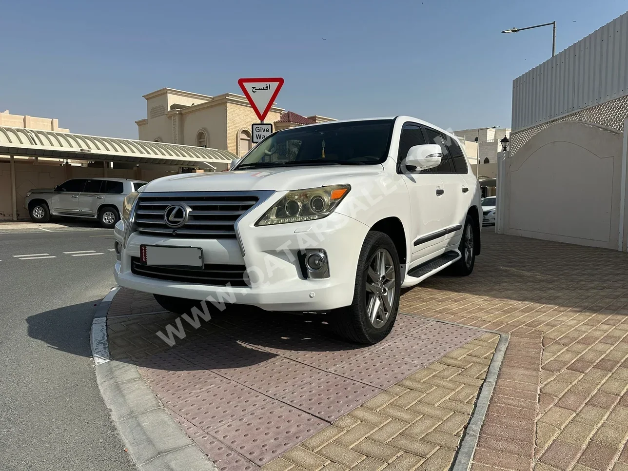 Lexus LX 570 2012 Automatic 473,000 Km 8 Cylinder Four Wheel Drive (4WD) SUV White