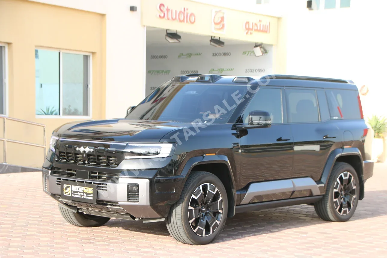 BYD  Leopard 8  Flagship  2025  Automatic  10,700 Km  4 Cylinder  Four Wheel Drive (4WD)  SUV  Black  With Warranty